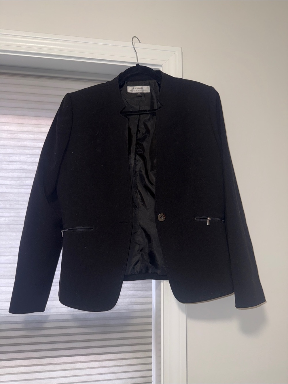 Tahari Women's Black Collarless Single-Button Blazer